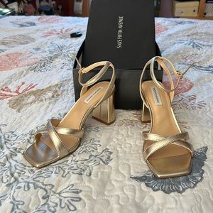 Saks Fifth Avenue stripy heels.gold metal. Size 8. NWOT